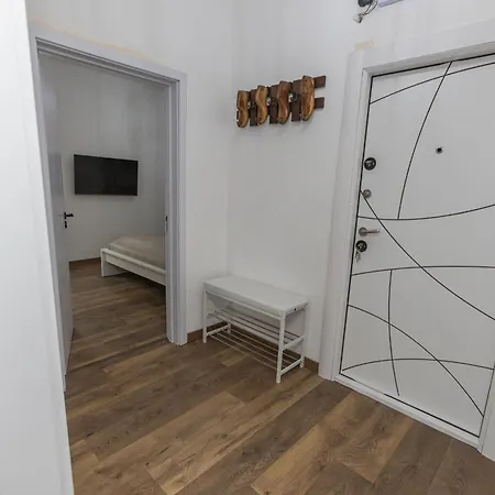 アパート The House 1 *