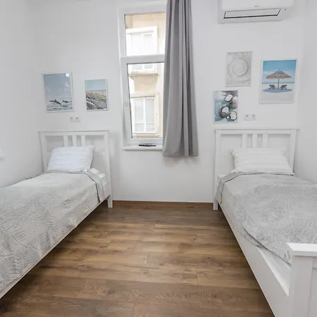 The House 1 アパート *